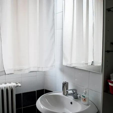 A Quattro Passi Da Guest house 4*